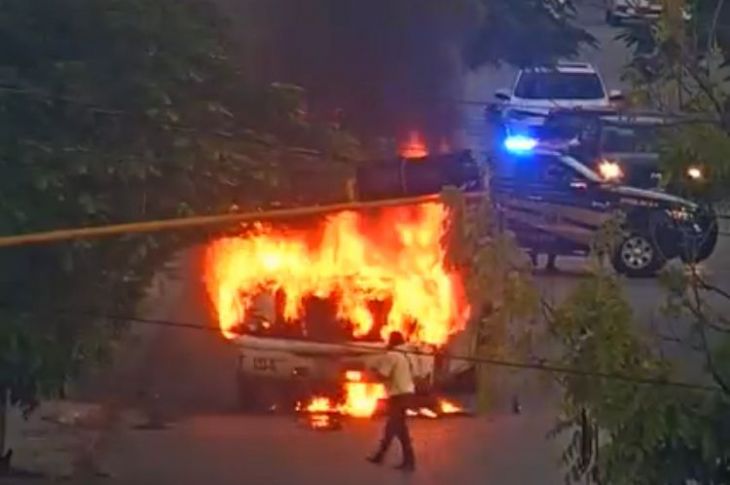 Incendio de dos camiones en Mérida evidencia condiciones del transporte: agrupaciones